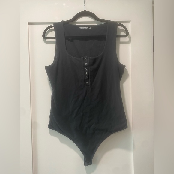 Abercrombie & Fitch button down sleeveless bodysuit - Picture 1 of 5
